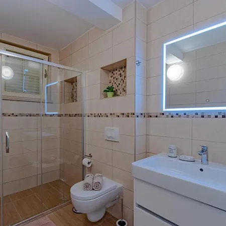 Ana Appartement Zrnovo