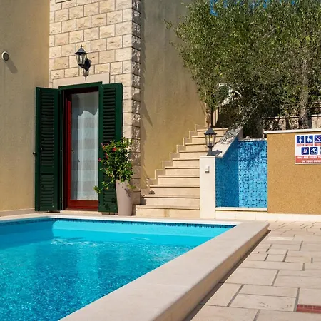 Ana Appartement Zrnovo