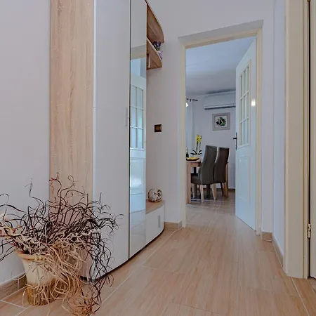 Appartement Ana Zrnovo