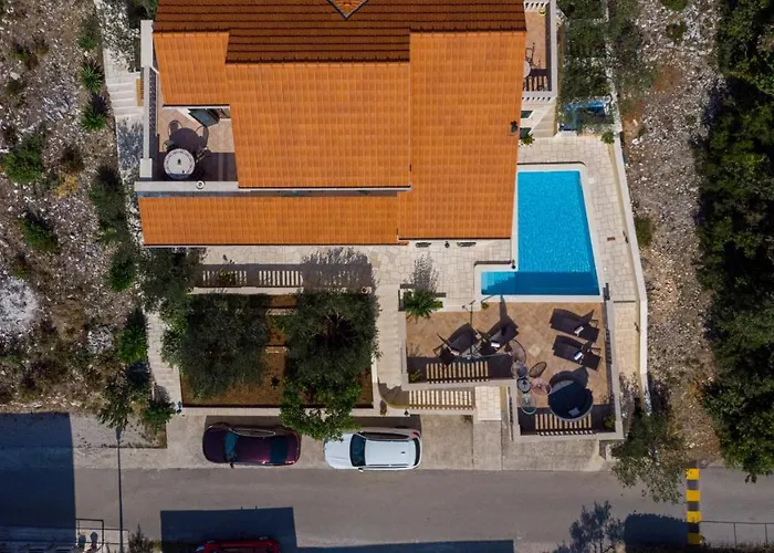 Апартаменты Ana Zrnovo