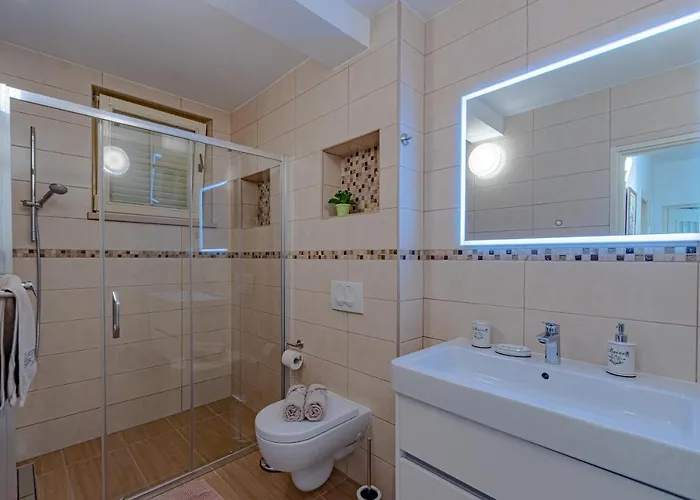 Ana Апартаменты Zrnovo