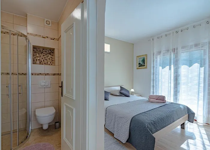 Ana Апартаменты Zrnovo