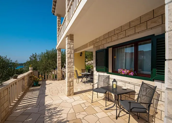 Ana Апартаменты Zrnovo