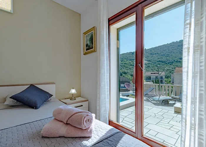 Ana Апартаменты Zrnovo