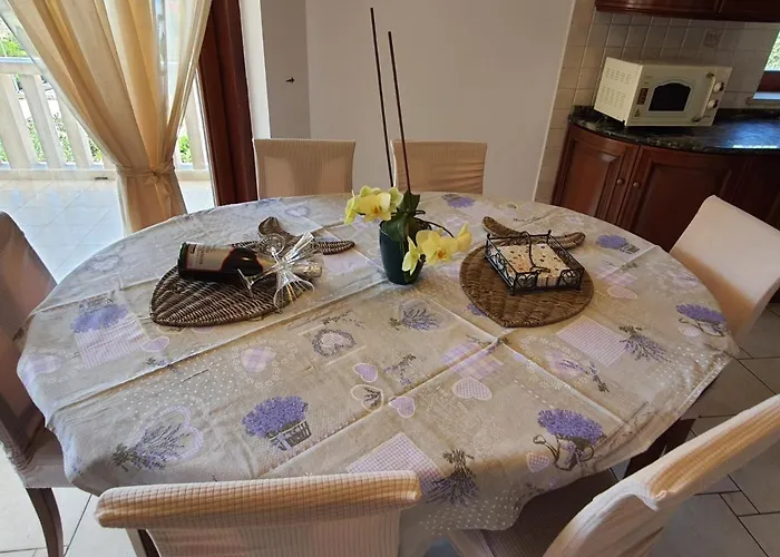 Апартаменты Ana Zrnovo