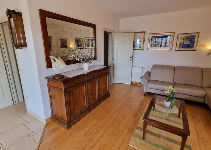 Ana Апартаменты Zrnovo